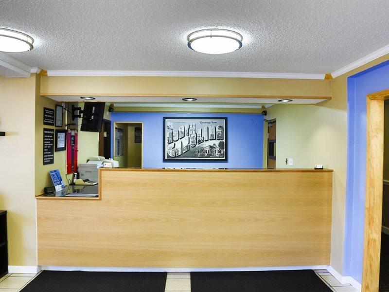 Super 8 By Wyndham Charlotte University מראה חיצוני תמונה