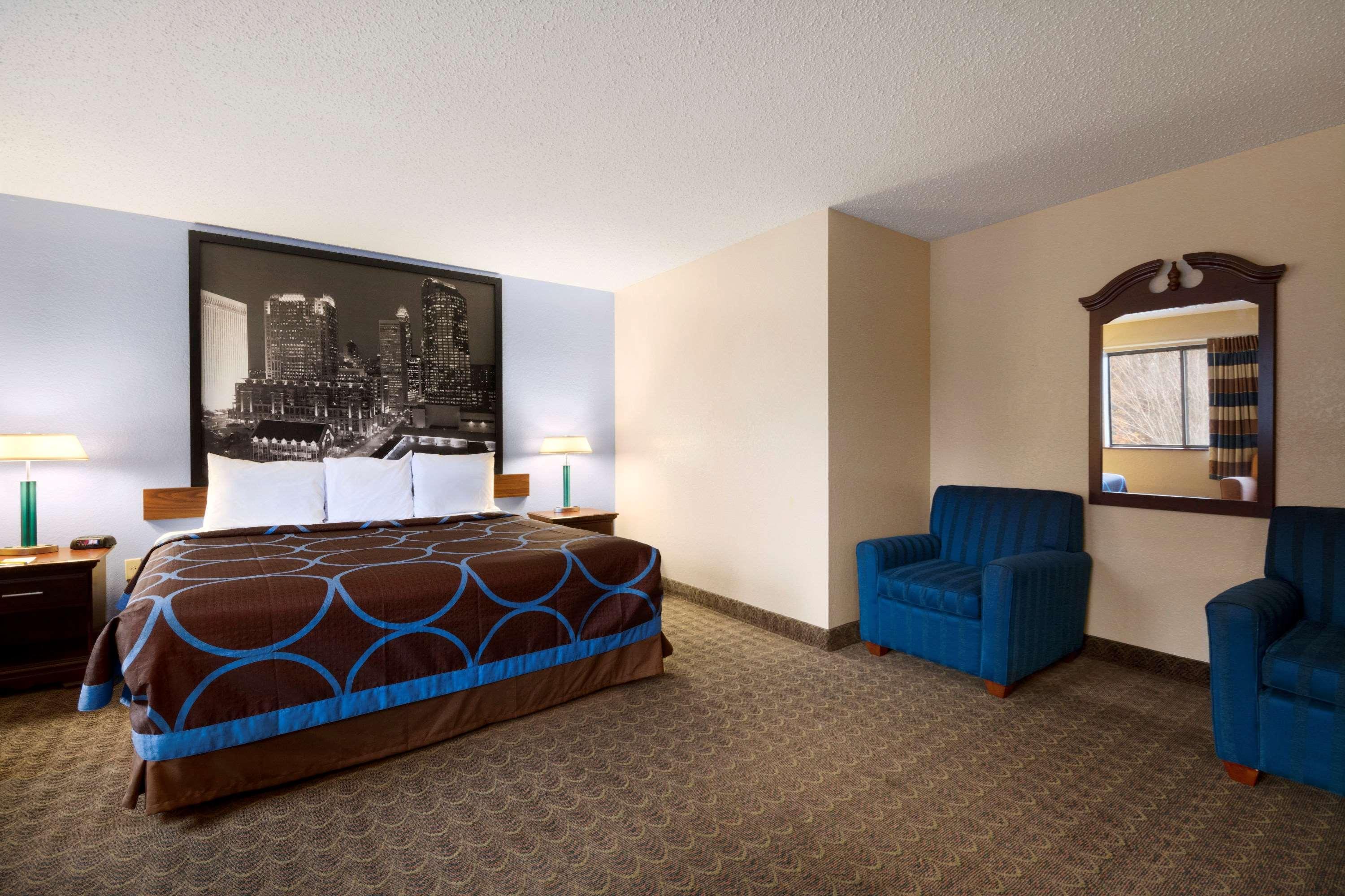 Super 8 By Wyndham Charlotte University מראה חיצוני תמונה