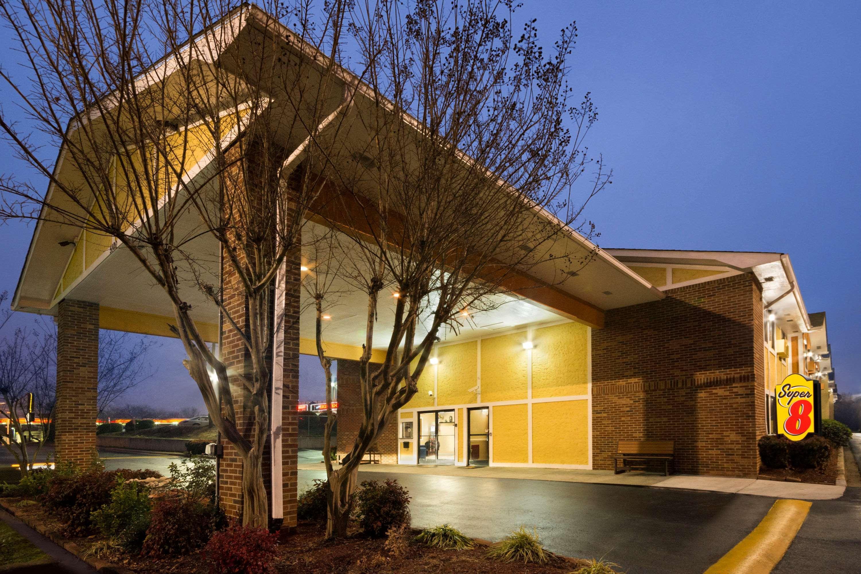 Super 8 By Wyndham Charlotte University מראה חיצוני תמונה