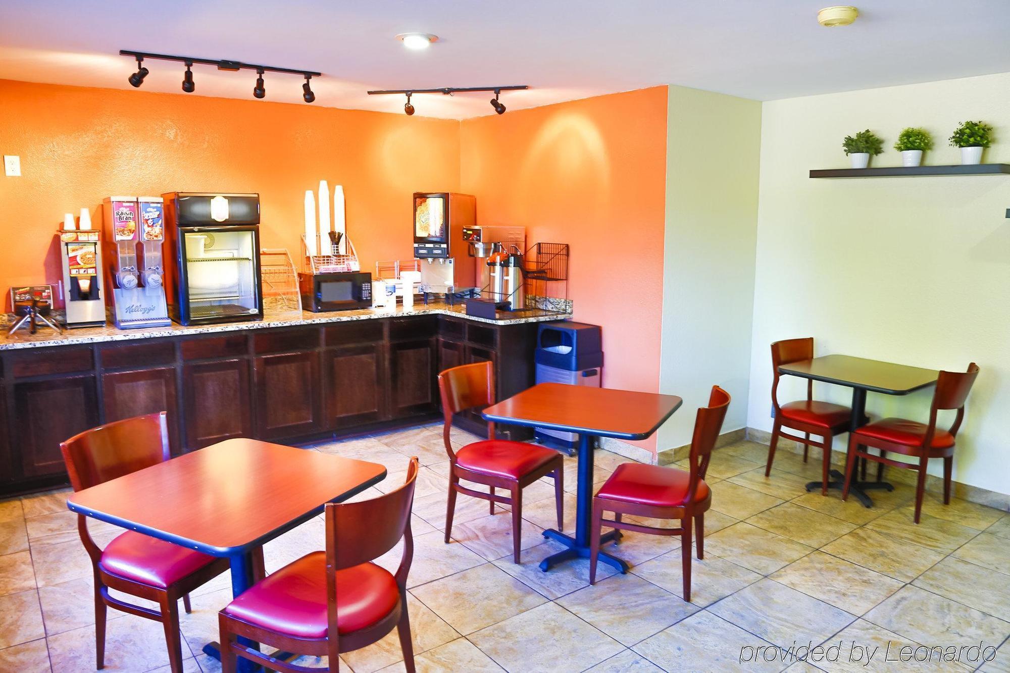 Super 8 By Wyndham Charlotte University מראה חיצוני תמונה