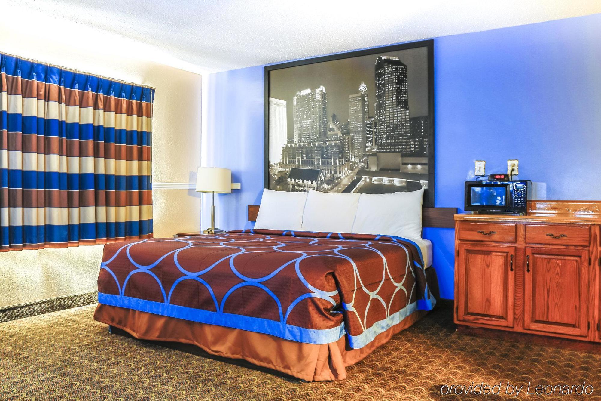 Super 8 By Wyndham Charlotte University מראה חיצוני תמונה