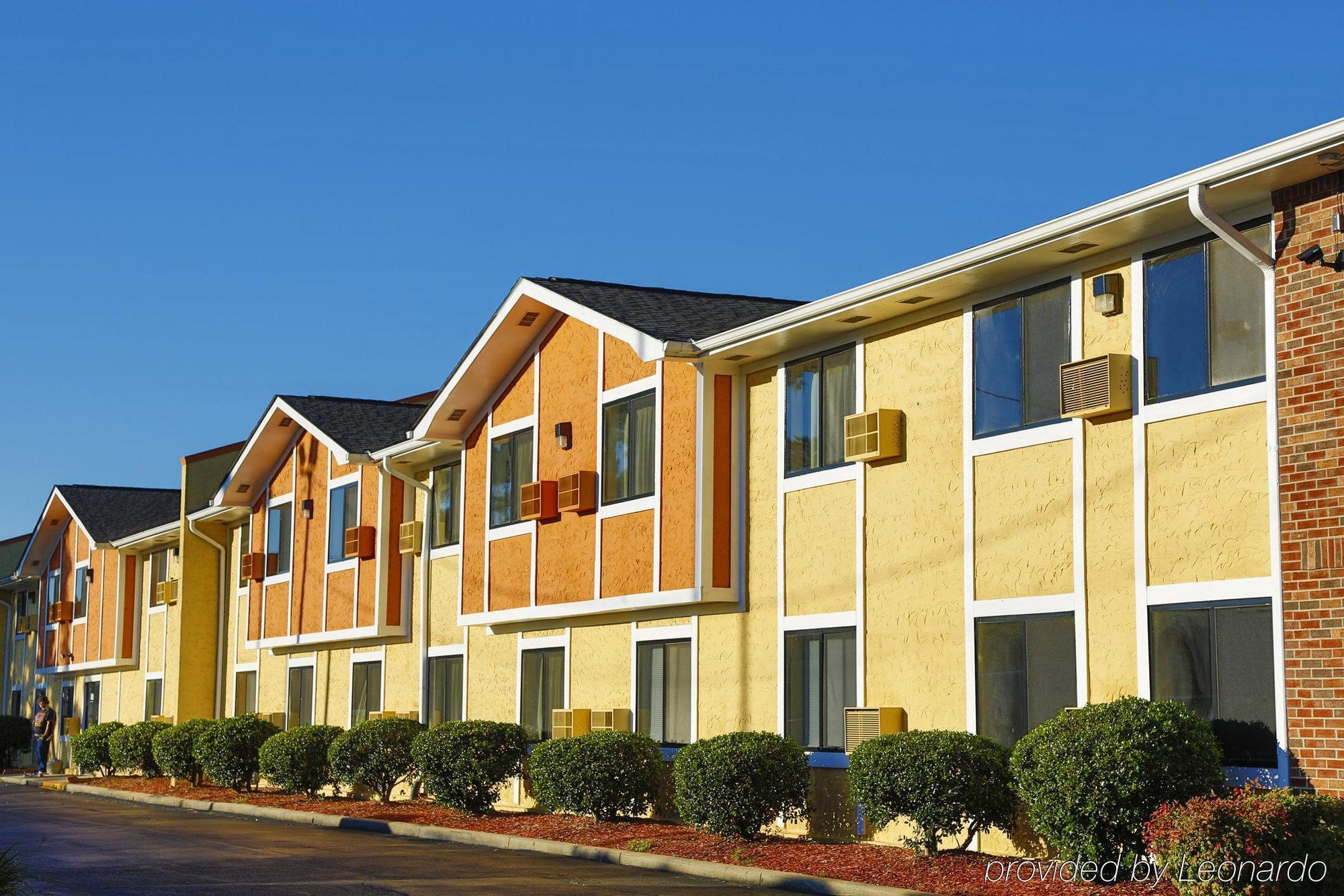 Super 8 By Wyndham Charlotte University מראה חיצוני תמונה