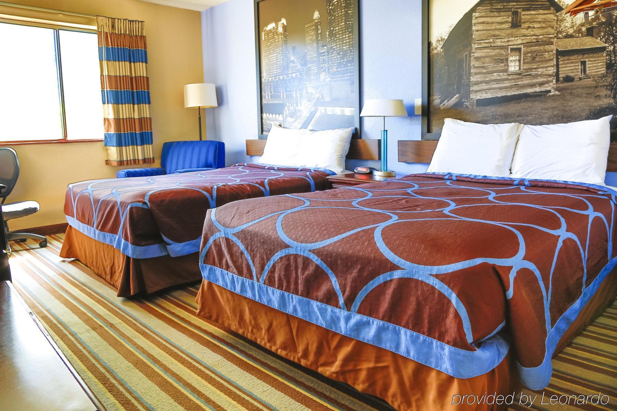 Super 8 By Wyndham Charlotte University מראה חיצוני תמונה