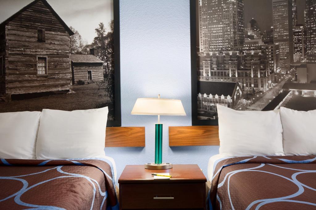 Super 8 By Wyndham Charlotte University חדר תמונה