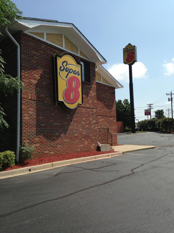 Super 8 By Wyndham Charlotte University מראה חיצוני תמונה