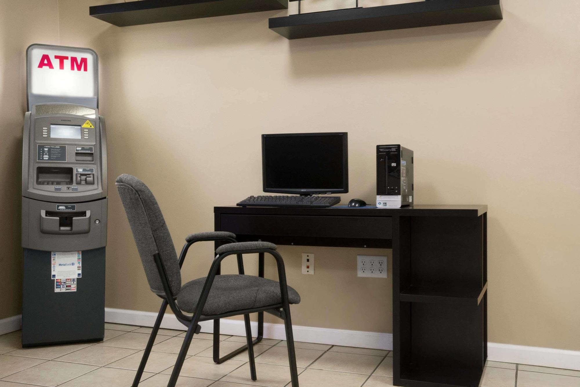 Super 8 By Wyndham Charlotte University מראה חיצוני תמונה