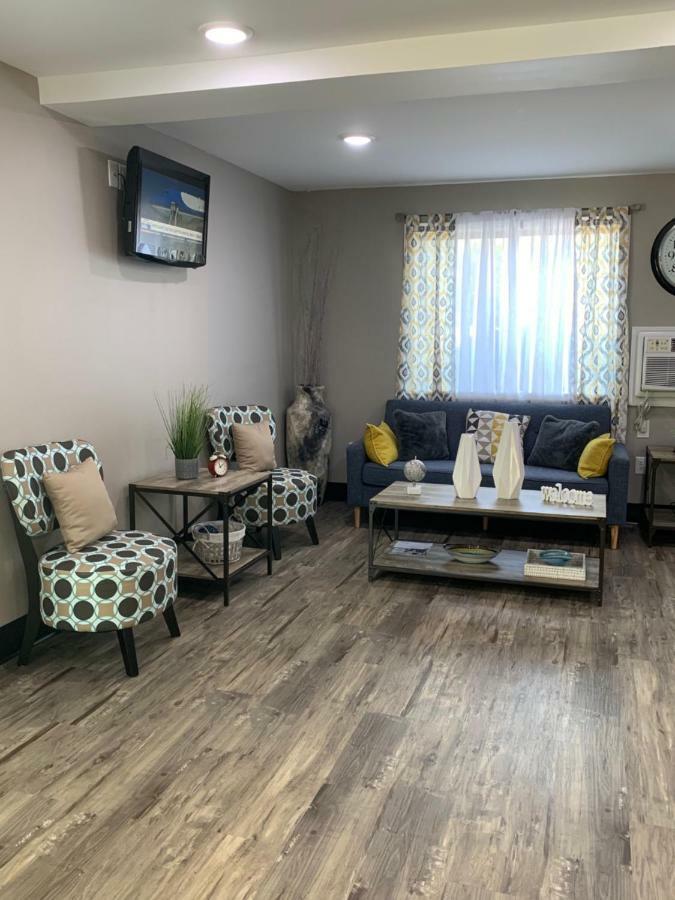 Super 8 By Wyndham Charlotte University מראה חיצוני תמונה