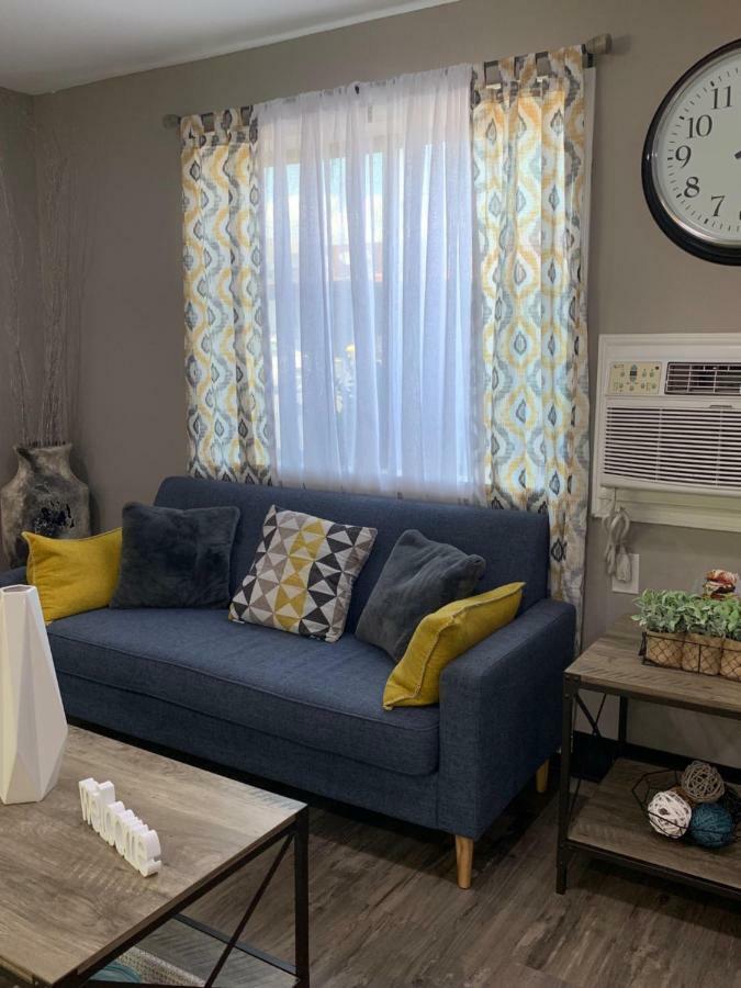 Super 8 By Wyndham Charlotte University מראה חיצוני תמונה